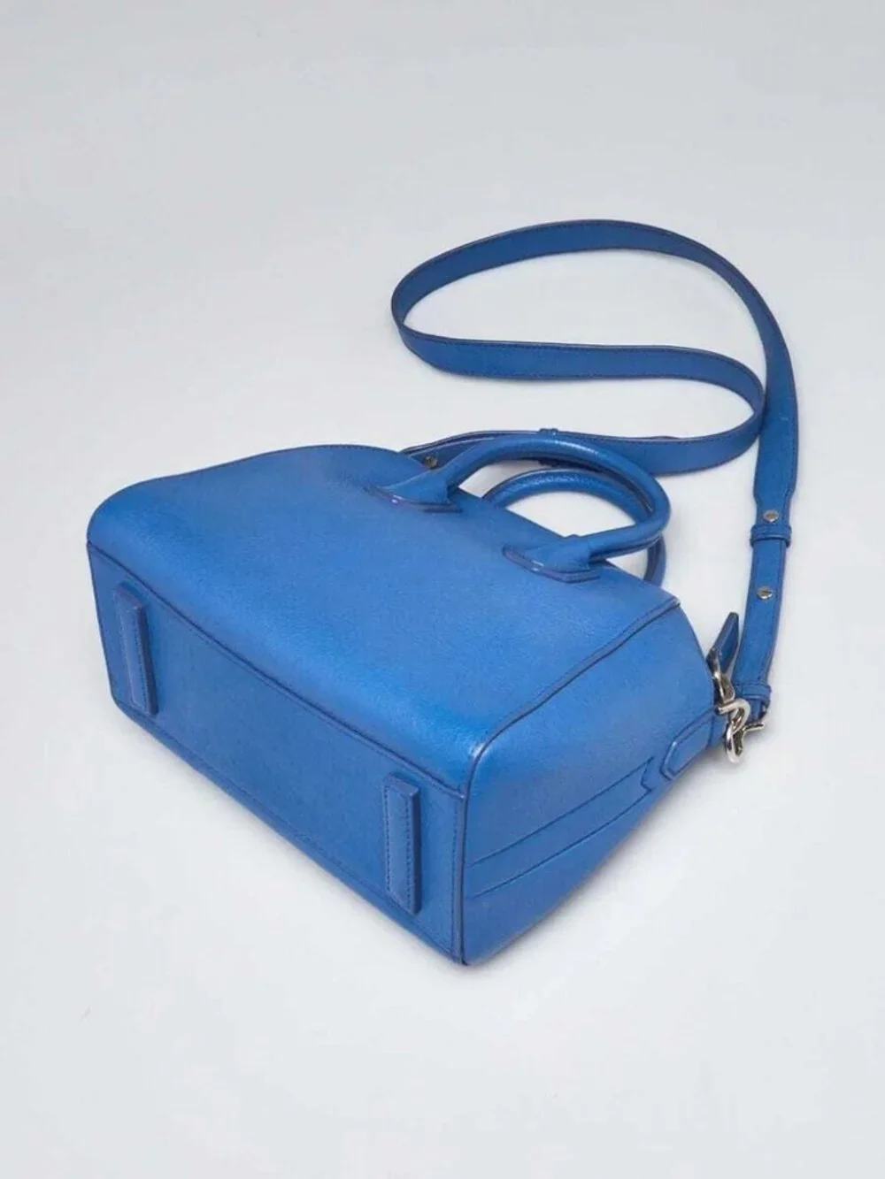 Givenchy Blue Sugar Goatskin Leather Mini Antigona Bag - Picture 3 of 12